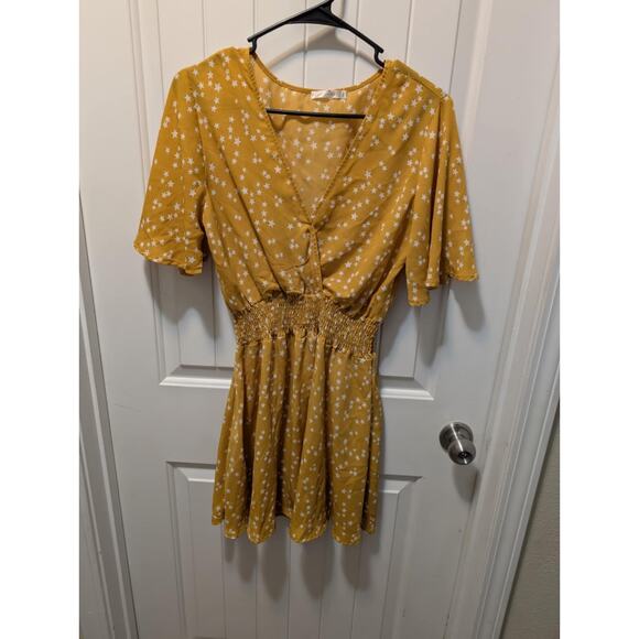 Heart & Hips Mustard White Stars Mini Dress Casual Spring Summer Size L - Picture 1 of 7
